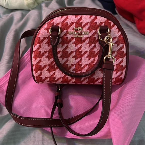 Coach - Picture 2 of 5